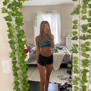 Lululemon cross back sports bra size 4